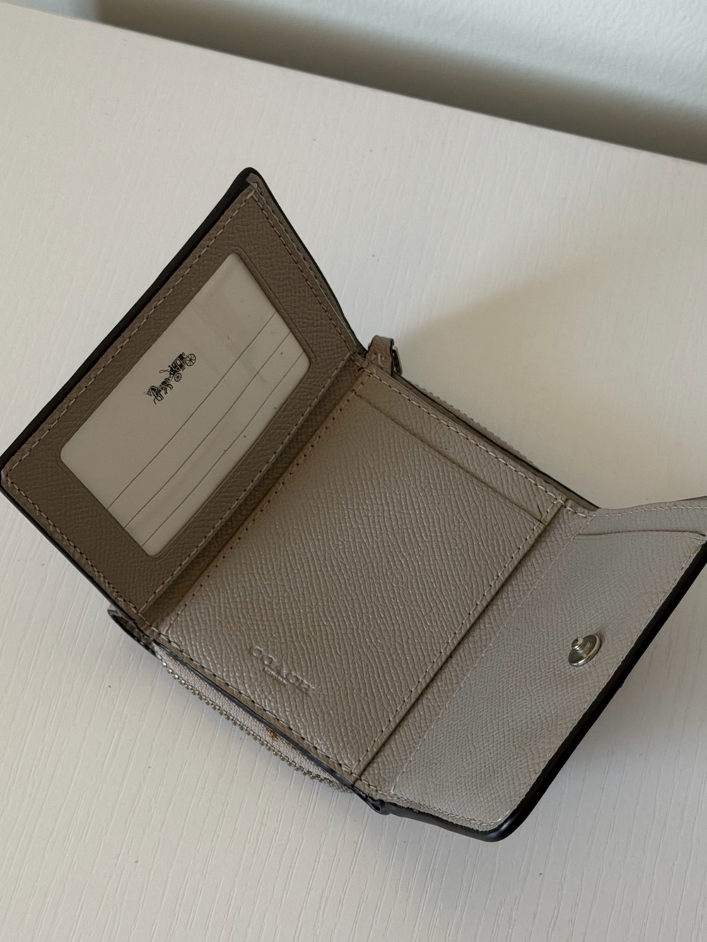 Coach Small Snap / Trifold Wallet - Picture 6 of 12